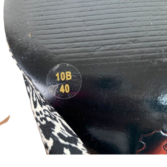 🟣 BCB GENERATION Women's Size 10 Black White Printed Peep Toe Heels - Picture 3 of 8